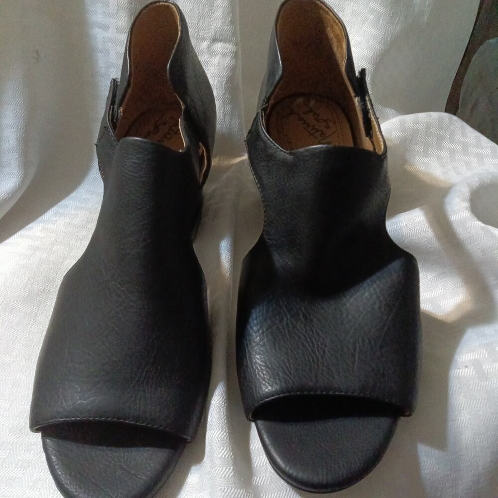 Natural Soul Daya Black Peep Toe Block Heel Cutout Sandals Womens Sz. 9